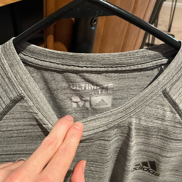 Adidas dry fit t. Excellent condition - Picture 2 of 2